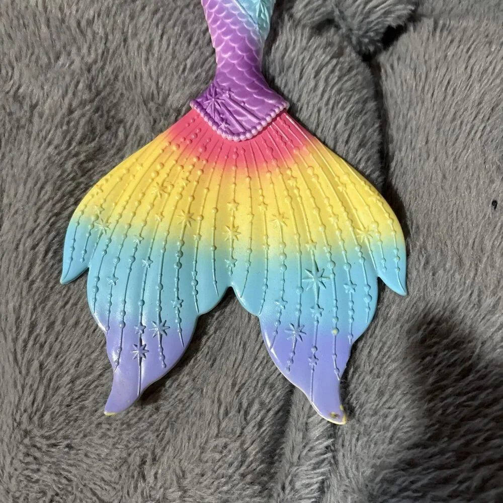Mattel 2013 Barbie Dreamtopia Rainbow Magic Color Changing Hair Mermaid Doll
